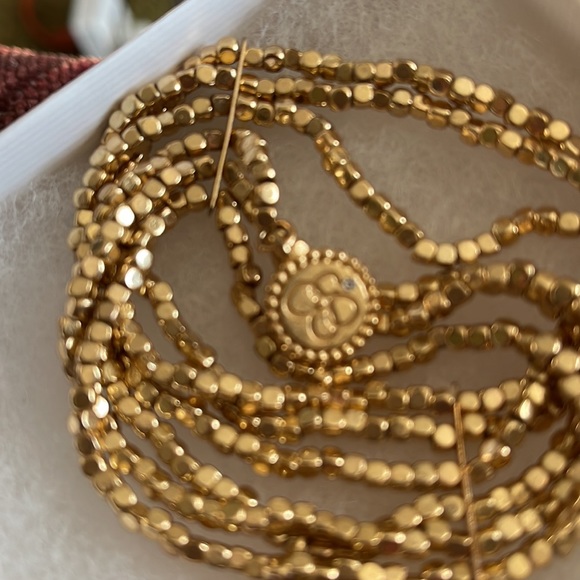 Jessica Simpson heart charm stretch bracelet in gold - Picture 4 of 4